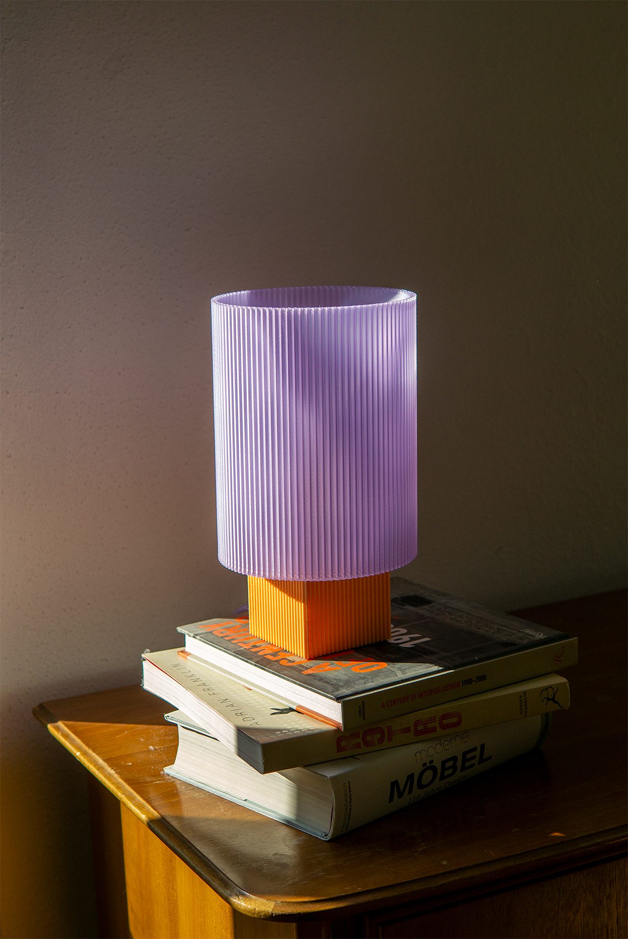 dual_stand_peach_serie1